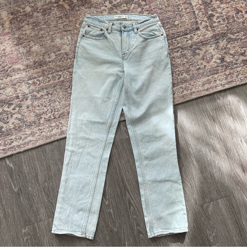 Abercrombie & Fitch Straight Mid Rise Jean